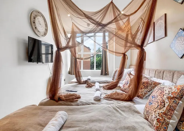 Moroccan Charm, Sleeps 8, Underground Parking