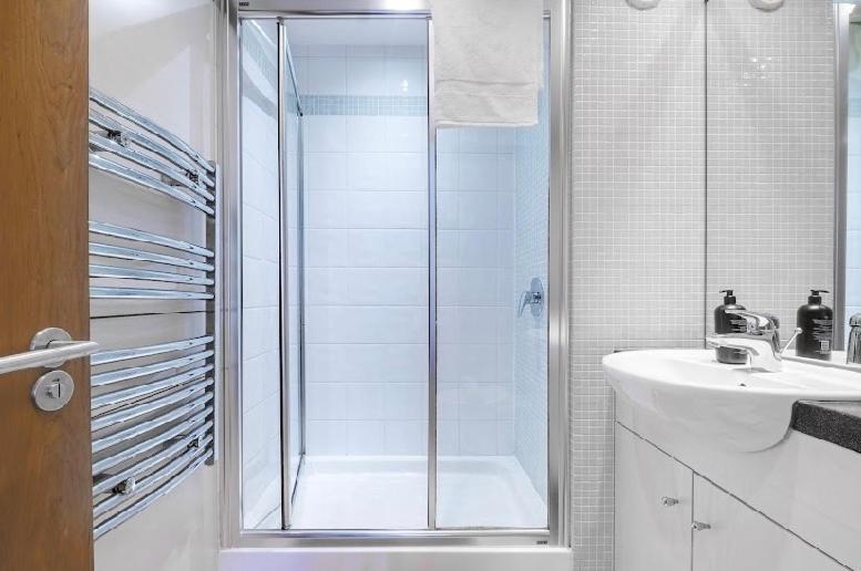 Apartment Moroccan Charm, Sleeps 8, Underground Parking *