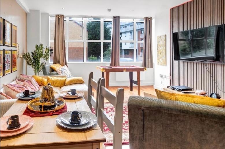 Moroccan Charm, Sleeps 8, Underground Parking *