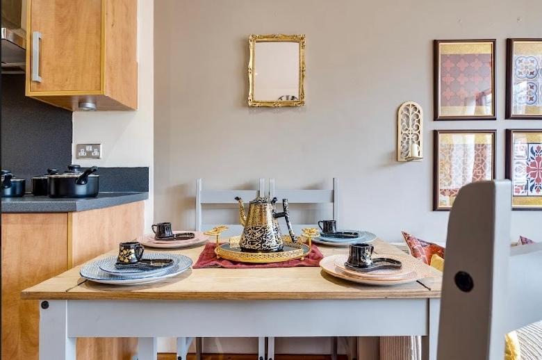 Moroccan Charm, Sleeps 8, Underground Parking Birmingham