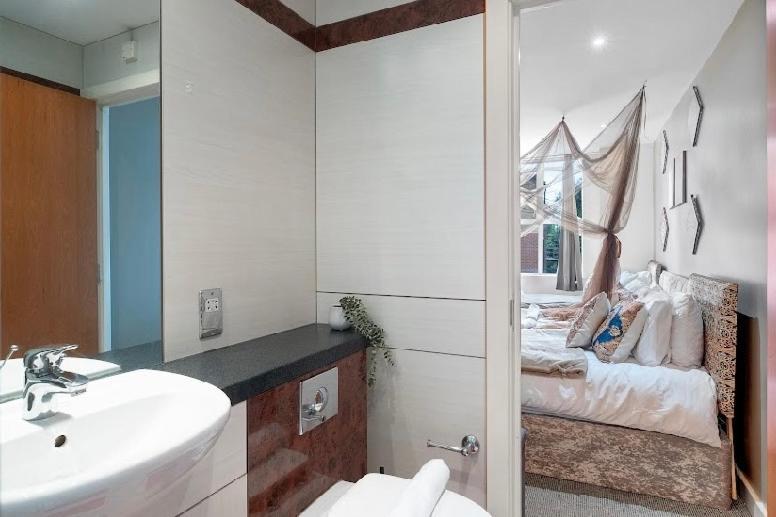 Moroccan Charm, Sleeps 8, Underground Parking Birmingham