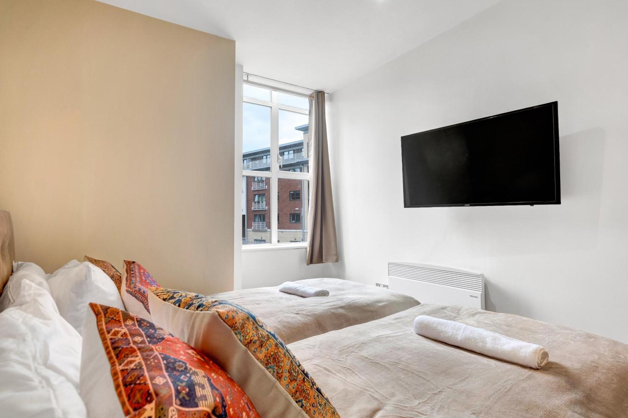 Apartment Moroccan Charm, Sleeps 8, Underground Parking *