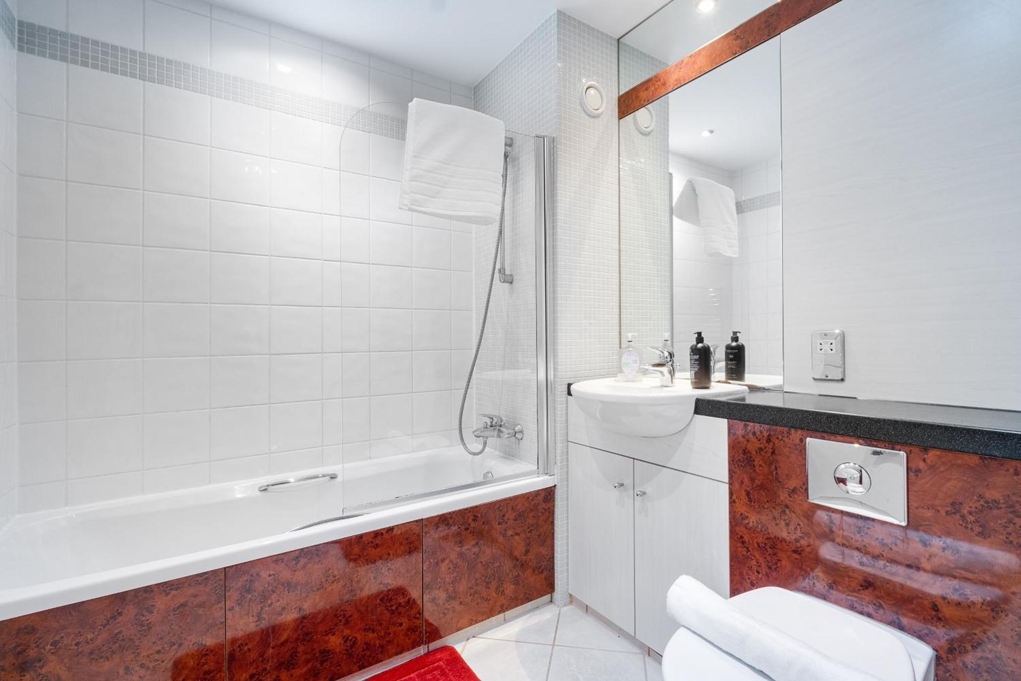 Moroccan Charm, Sleeps 8, Underground Parking *