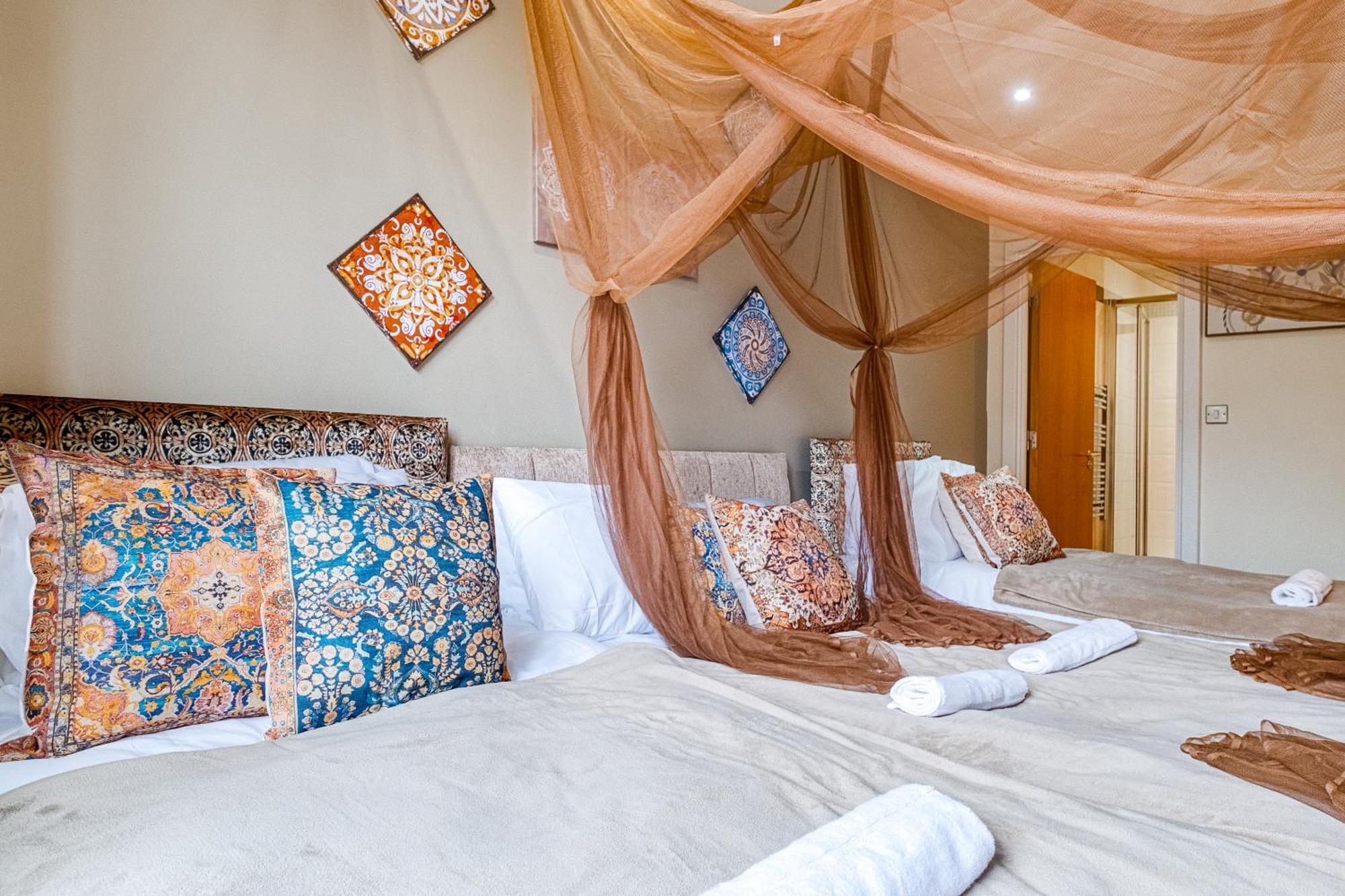 Moroccan Charm, Sleeps 8, Underground Parking *