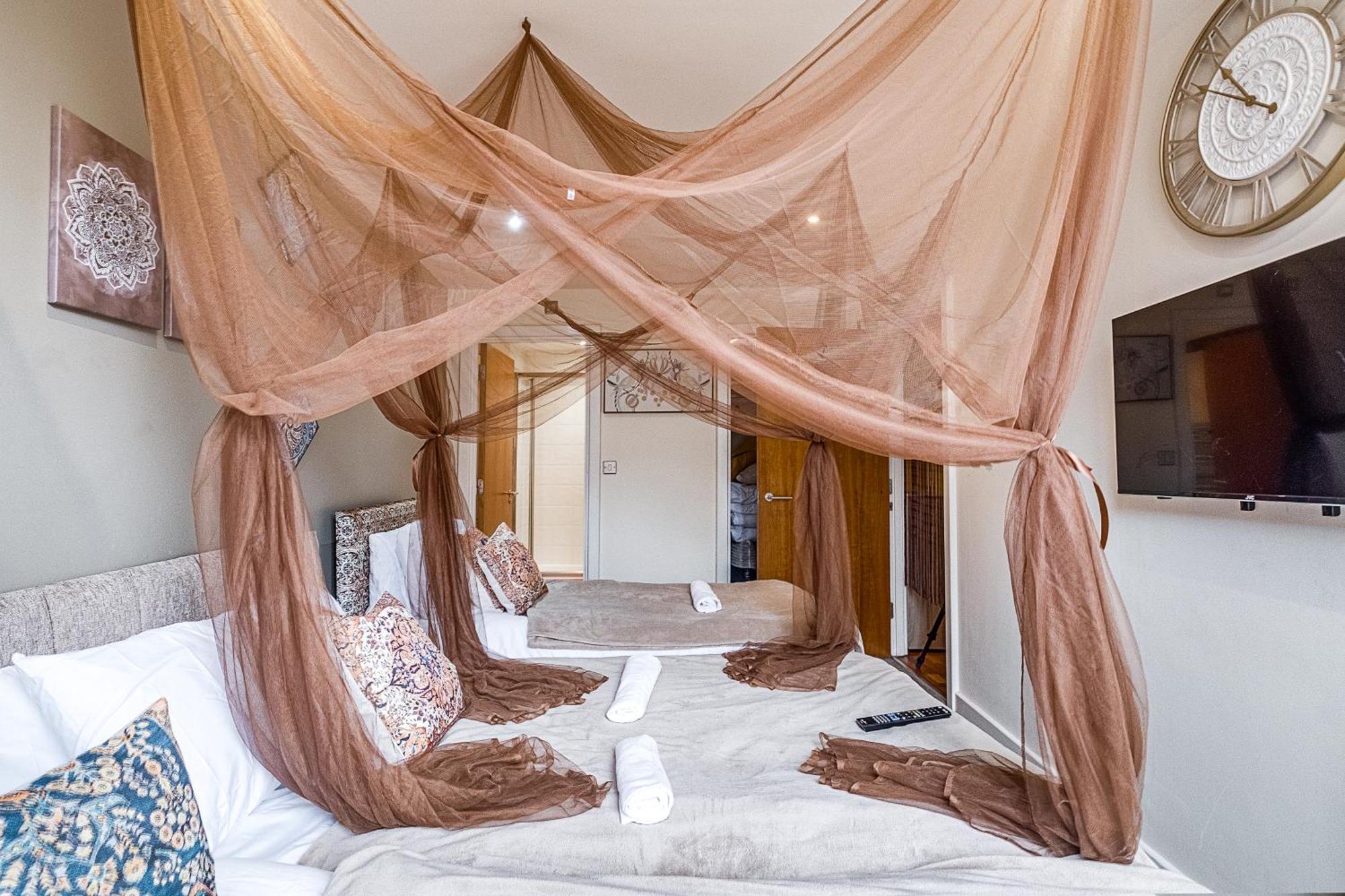 Apartment Moroccan Charm, Sleeps 8, Underground Parking *