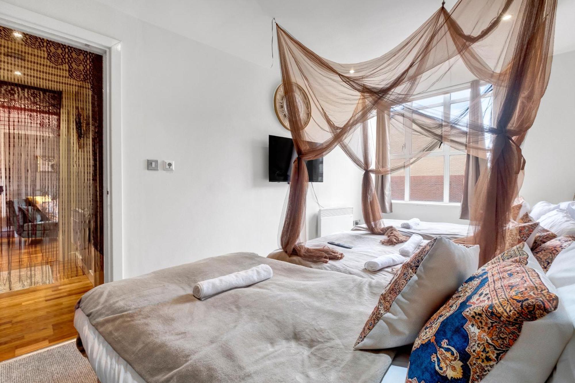 Moroccan Charm, Sleeps 8, Underground Parking