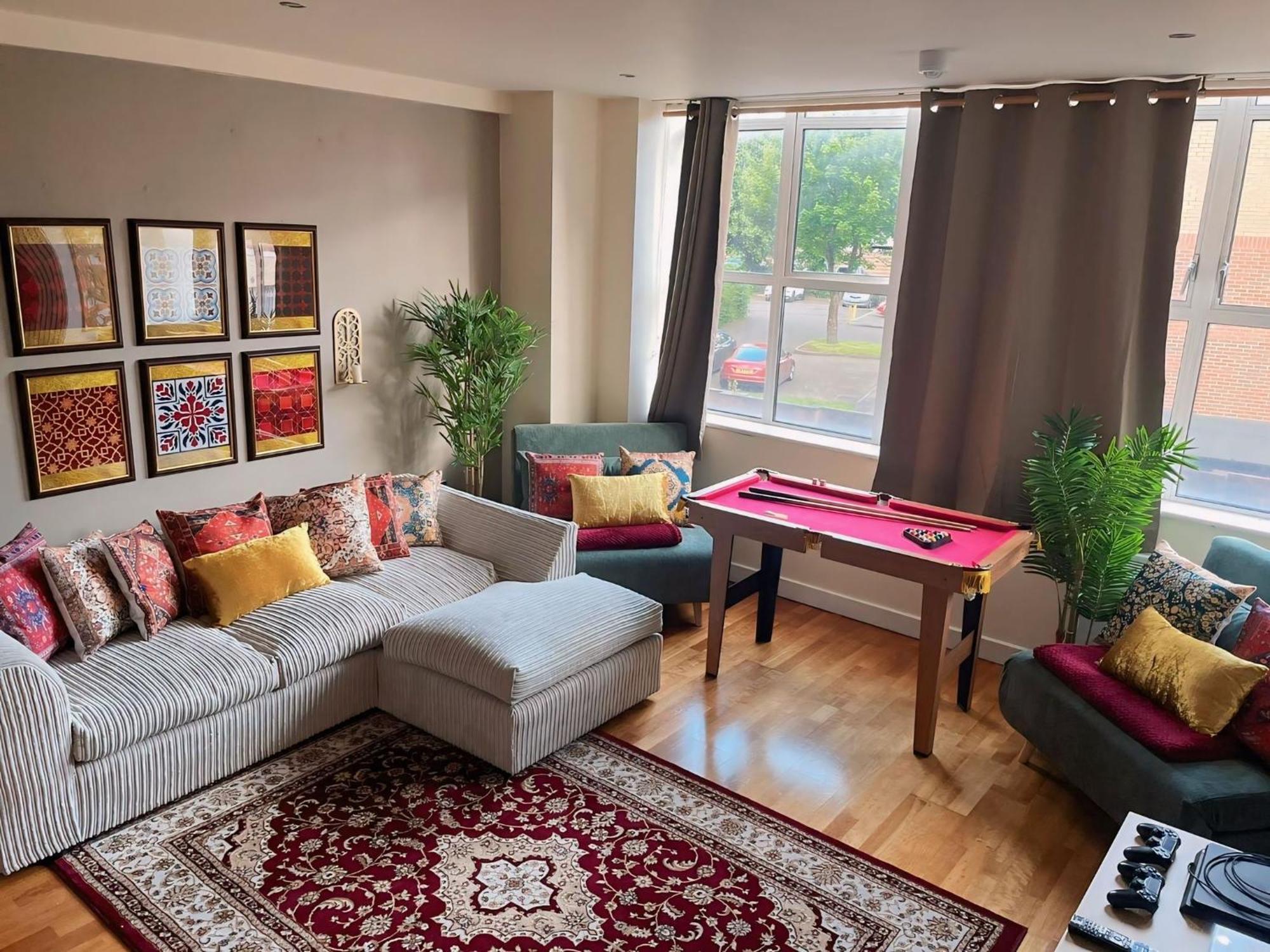 Apartment Moroccan Charm, Sleeps 8, Underground Parking Birmingham